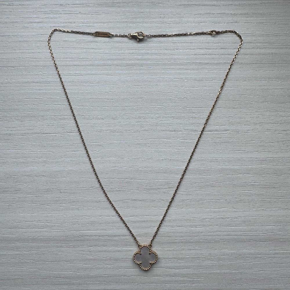 Van Cleef & Arpels Vintage Alhambra Pendant 18k Yellow Gold Mother-of-pearl